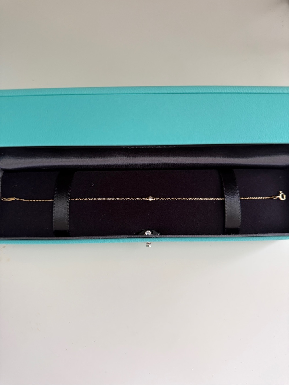 Tiffany & Co. Elsa Peretti® Diamonds by the Yard® Single Diamond Bracelet Gold - Picture 4 of 9
